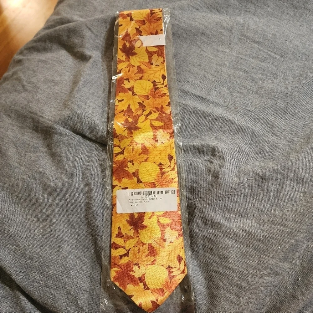 J3 - NIB Ambesonne Shady Fall Oak Necktie